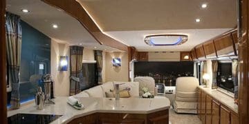 Найдорожчі будинки на колесах: королівська розкіш