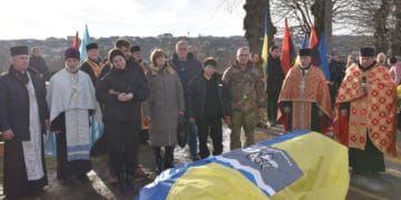 у Бучацькій громаді попрощалися із захисником Анатолієм Аркатовим