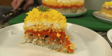 Салат “Мімоза” на свята: з’їдають миттєво, бо дуже смачно