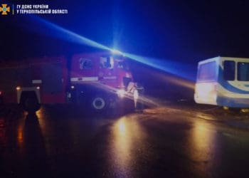 В Теребовлі з кювета діставали автобус