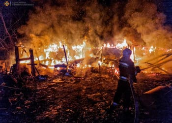 Вогонь охопив господарську будівлю у Великоберезовицькій громаді