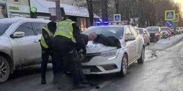 Лаявся та погрожував гранатою перехожим та поліцейським дебошир у Тернополі