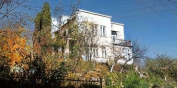 У центрі Кременця на продаж виставили історичний будинок