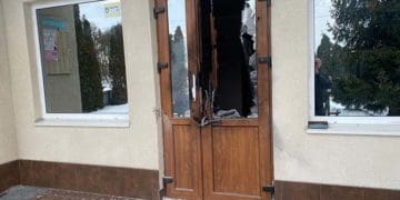Двері до Білокриницької селищної ради, можливо, підірвали гранатою