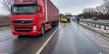 Неподалік 332 км дороги на Тернопільщині ДТП із травмованими