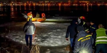 за сотню метрів від берега рятували рибалку