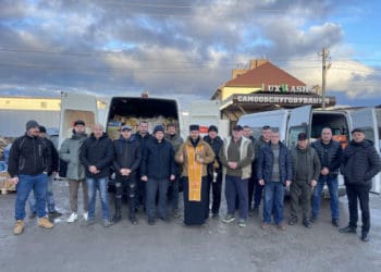 Волонтери «Української команди», «Ольвії» та «Сили України» відправили два буси допомоги воїнам на фронт