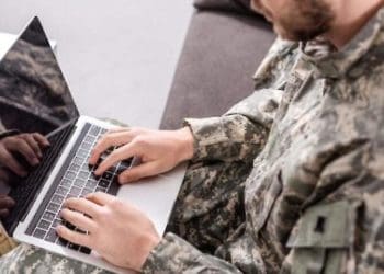 На Тернопільщині за сприяння служби зайнятості працевлаштували понад 50 учасників бойових дій