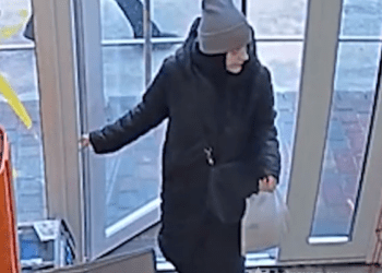 Підозрювану у крадіжці просять допомогти впізнати у Тернополі
