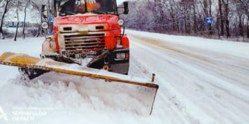 Для боротьби з негодою на дороги Тернопільщини вивели понад півсотні одиниць техніки