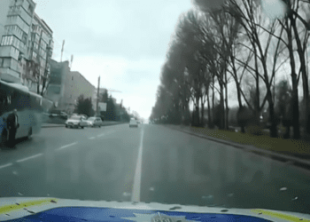 У Тернополі водій проігнорував рух колони автомобілів, які супроводжували загиблого воїна