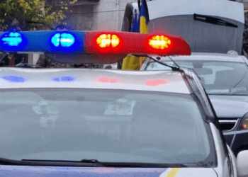 пішоходи проігнорували звуковий сигнал патрульних, які супроводжували воїна "на щиті"