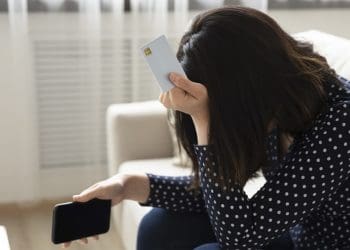 За дві транзакції тернополянка втратила майже сто тисяч