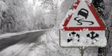 Через слизьку дорогу два автобуси із пасажирами з’їхали з дороги на Тернопільщині