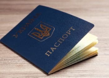 Жителька Козівської громади отримала перший паспорт у 52 роки