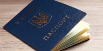 Жителька Козівської громади отримала перший паспорт у 52 роки