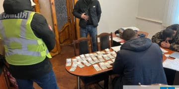 Під час отримання "ялинкового" хабаря затримали лісничого на Тернопільщині