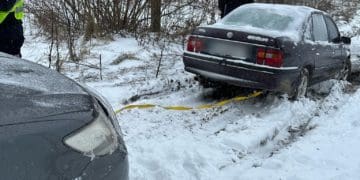 Через сніг у пастку потрапили водії на дорогах Тернопільщини