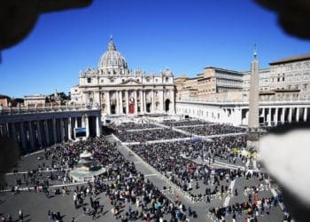 Чому варто взяти екскурсію у Ватикані: Поглиблене Занурення в Серце Християнства