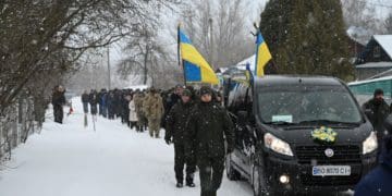 Із захисником України Олегом Скакуном попрощалися у Лановецькій громаді