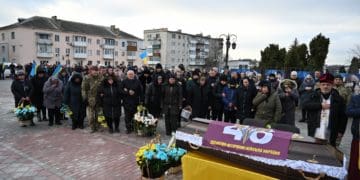 Лановецька громада прощається із загиблим захисником Михайлом Вишомірським