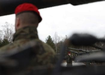 Якби РФ напала на Польщу, скільки чоловіків готові захищати країну: результати опитування