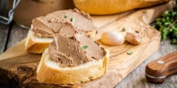 Рецепт швидкого перекусу: ніжний і смачний домашній паштет