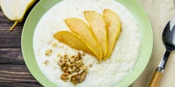 Вівсянка з грушами та медом: рецепт дня