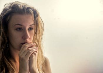 Сплюндрована жінка тихцем вийшла з будинку, рятуючи сина: історія переселенки, яка оселилась на Тернопільщині