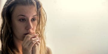 Сплюндрована жінка тихцем вийшла з будинку, рятуючи сина: історія переселенки, яка оселилась на Тернопільщині