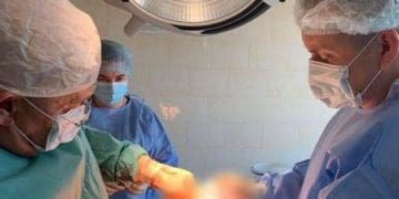 Тернопільські медики видалили пухлину вагою майже 10 кілограм