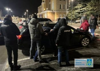 Обіцяв довезти до самого кордону: Ще одну схему ухилення "прикрили" на Тернопільщині