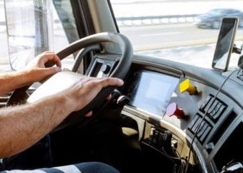 Водію вантажівки стало погано і він не сам доїхати до лікарні