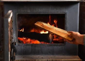 Розпалював пічку керосином і отримав опіки житель Підчаєцької громади