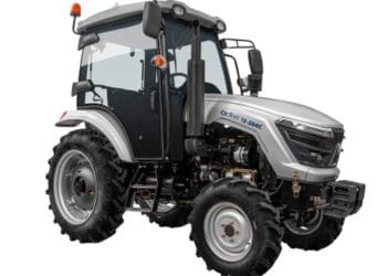 Аграрій Петро Гадз для господарських потреб психоневрологічної лікарні придбав трактор