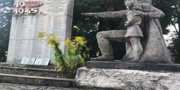 Дев’ять пам’ятних знаків з радянськими символами чекають своєї долі у Підгаєцькій громаді