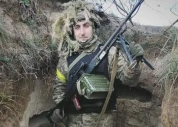 “Ми всі чекали нашого захисника додому”: розстріляного у полоні воїна згадують у Залозецькій школі