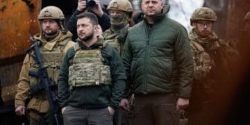 Зарплата 200 тисяч як спроба перебити падіння ретйингу