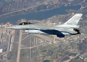Польща підняла у повітря літаки F-16 через ракетний обстріл України