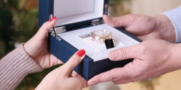 Чи можна дарувати годинник: прикмети