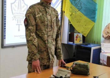 У Тернопільській книгозбірні розбирали автомати і вчились накладати турнікет