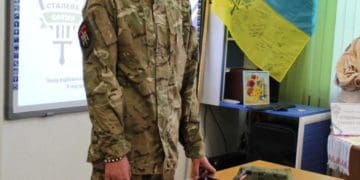 У Тернопільській книгозбірні розбирали автомати і вчились накладати турнікет