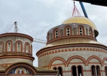 Встановили найбільший купол на головному православному соборі Тернополя