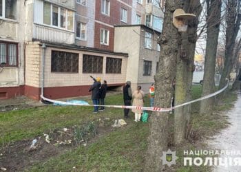 У Тернополі загинула жінка, яка випала з 8 поверху