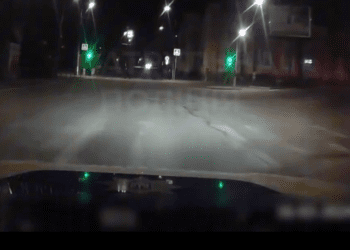 Під колеса патрульних міг попасти пішохід, який переходив дорогу на червоне у Тернополі (Відео)