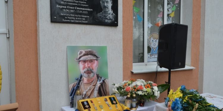 «Де б не вирішувалася доля України, він завжди був там» – пам’яті Олега Барни