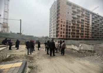 Гроші вклали, а житла нема: інвестори житлового комплексу у Тернополі вкотре вимагають відповідей