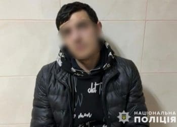 Вирвав телефон із рук неповнолітнього біля автостанції житель Теребовлянщини