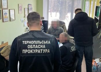 Працівника Тернопільського ТЦК судитимуть за хабар у півтори тисячі доларів