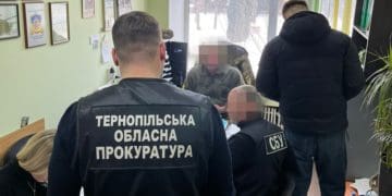 Працівника Тернопільського ТЦК судитимуть за хабар у півтори тисячі доларів